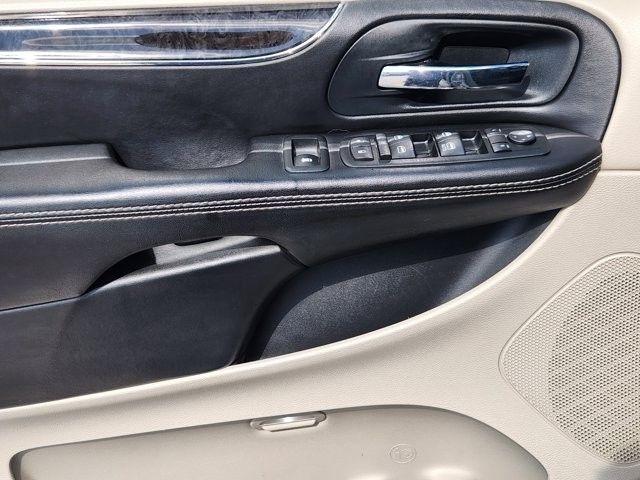 Chrysler Town & Country Touring 2014