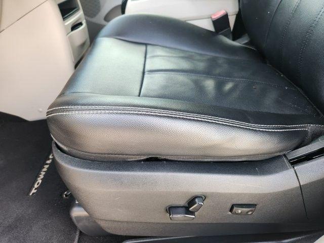 Chrysler Town & Country Touring 2014