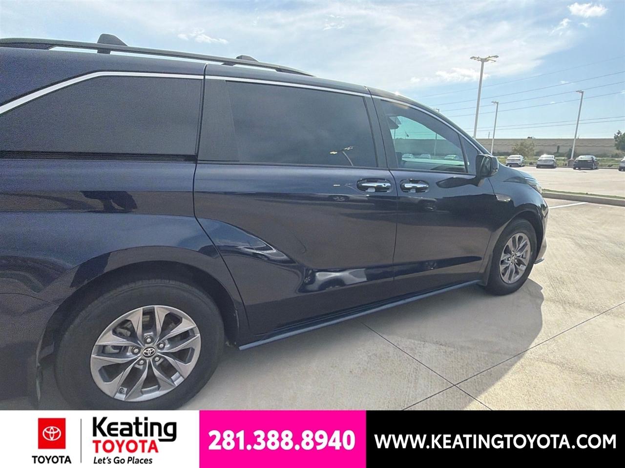 Toyota Sienna XLE 7-Passenger 2024