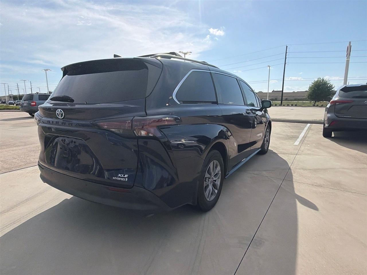 Toyota Sienna XLE 7-Passenger 2024