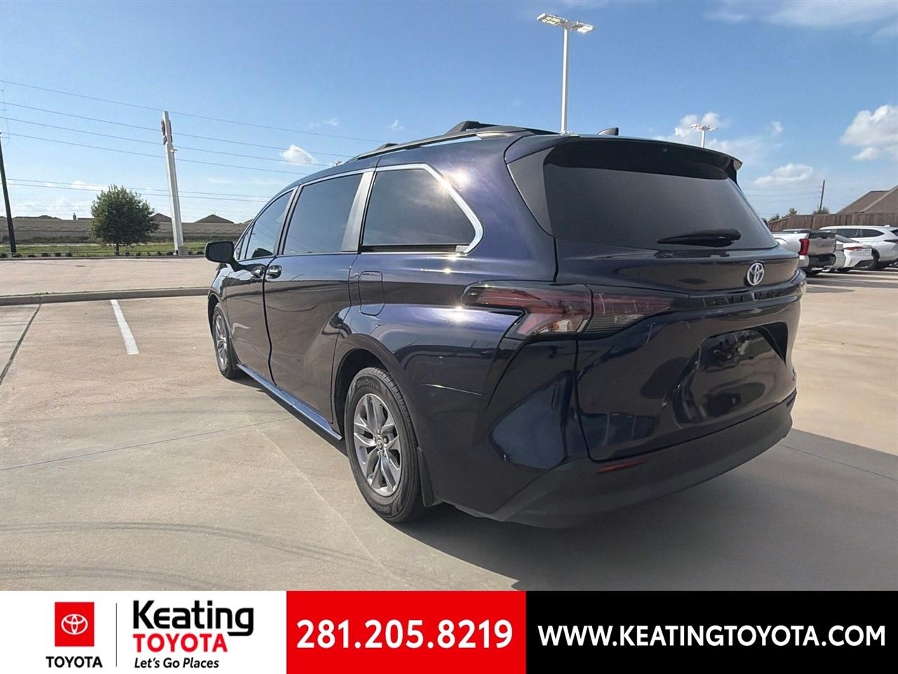 Toyota Sienna XLE 7-Passenger 2024