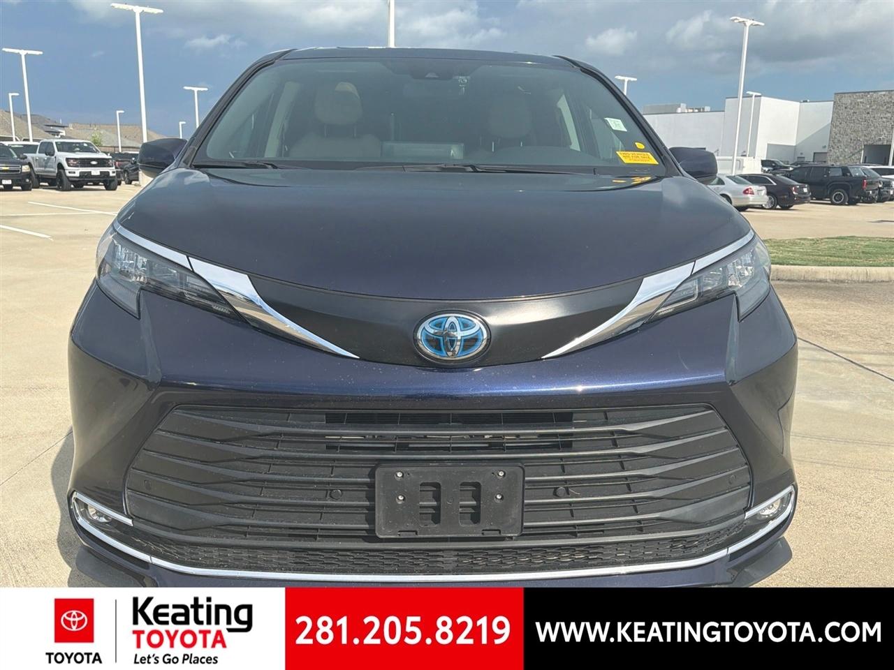 Toyota Sienna XLE 7-Passenger 2024