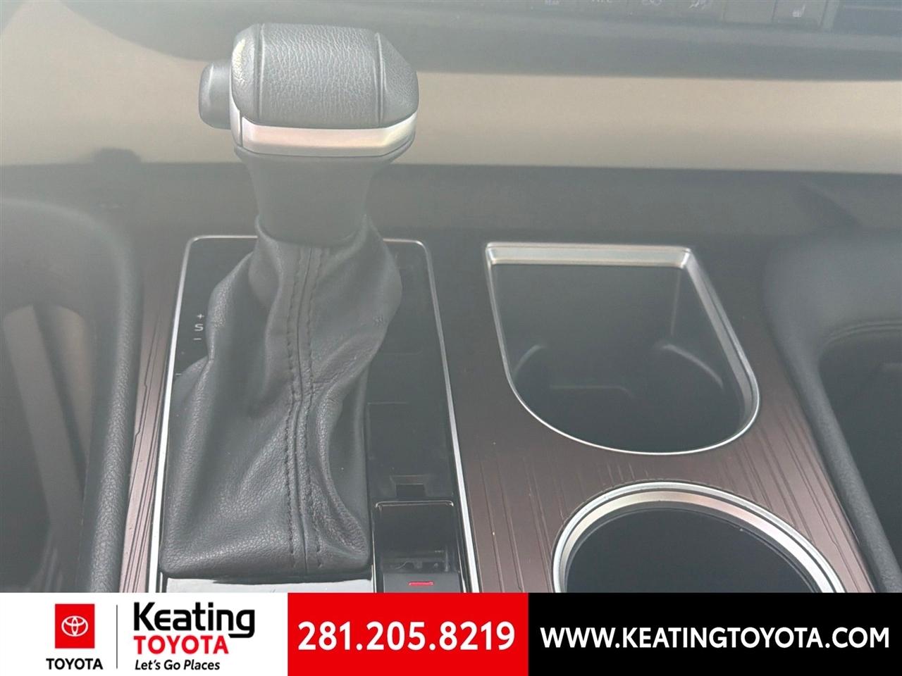 Toyota Sienna XLE 7-Passenger 2024