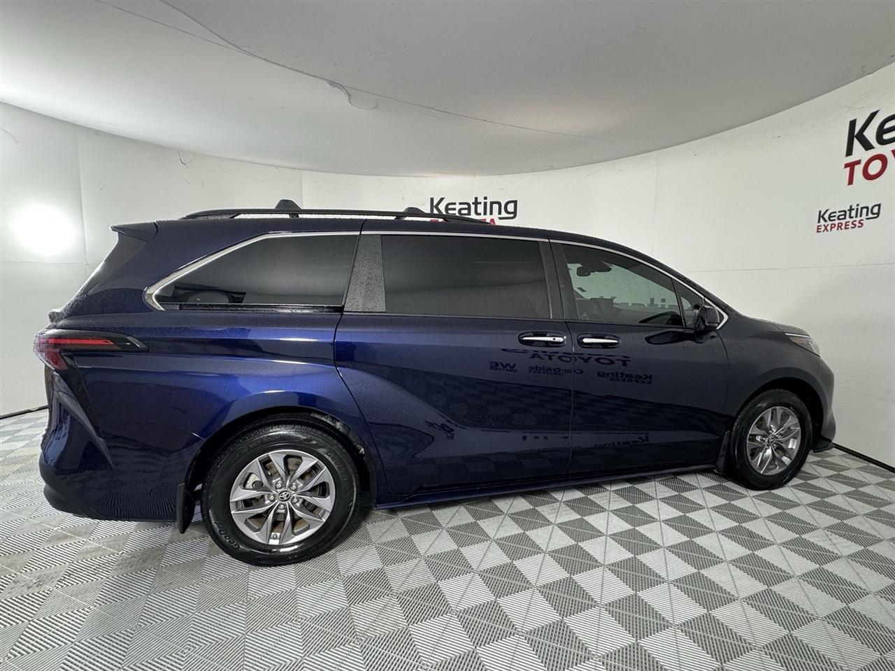 Toyota Sienna XLE 7-Passenger 2024