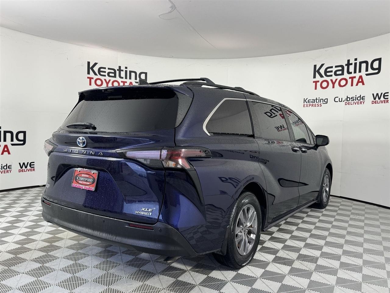 Toyota Sienna XLE 7-Passenger 2024