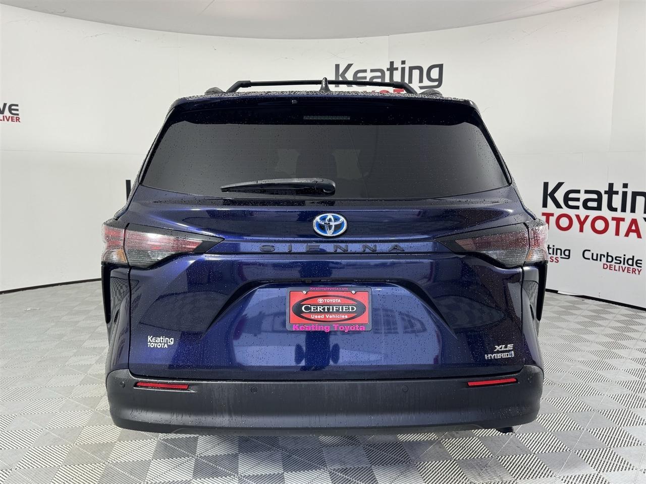 Toyota Sienna XLE 7-Passenger 2024