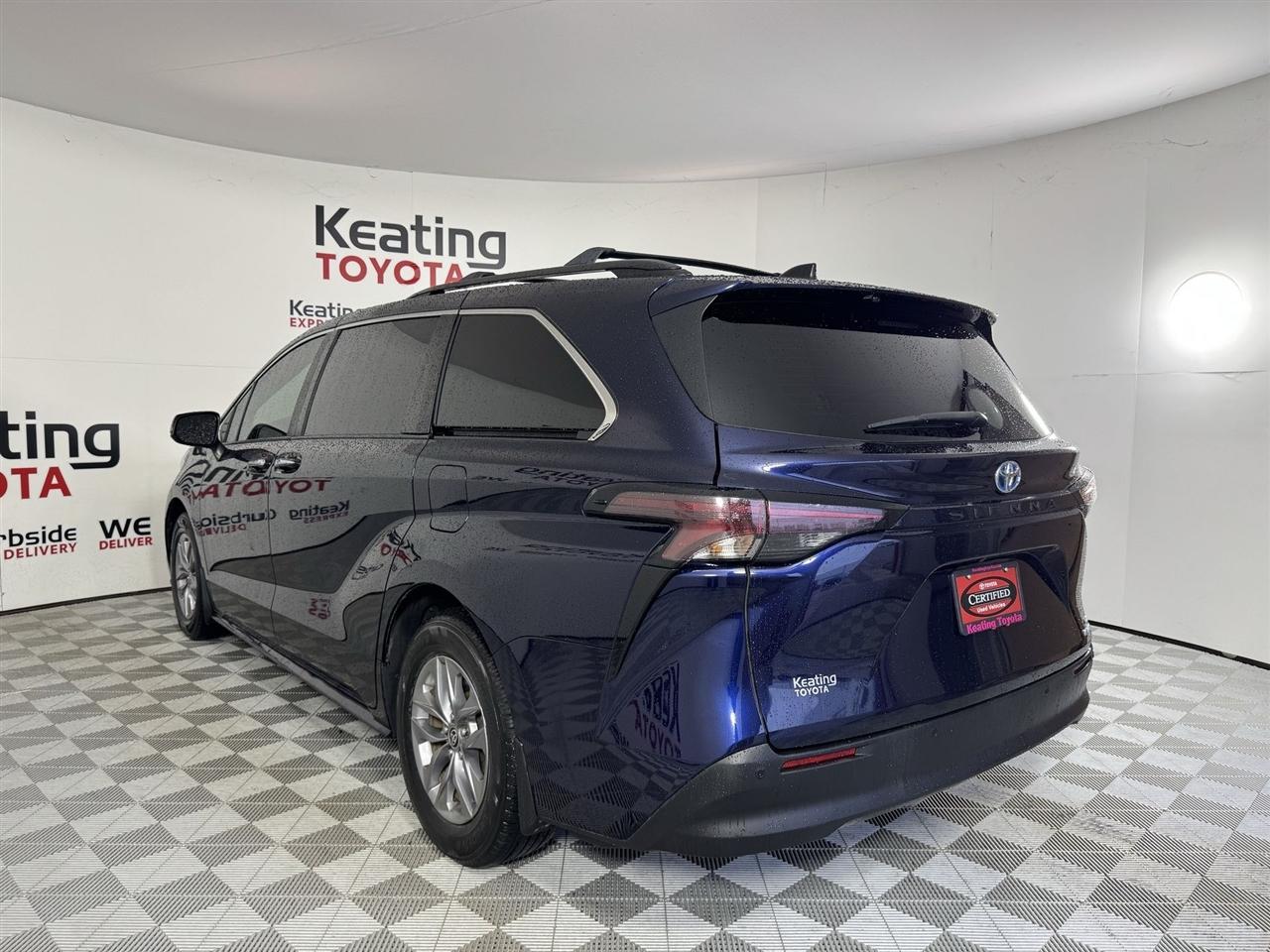 Toyota Sienna XLE 7-Passenger 2024