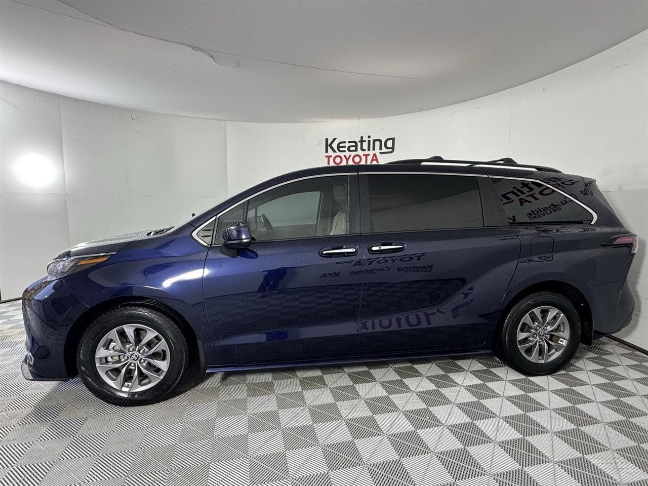 Toyota Sienna XLE 7-Passenger 2024