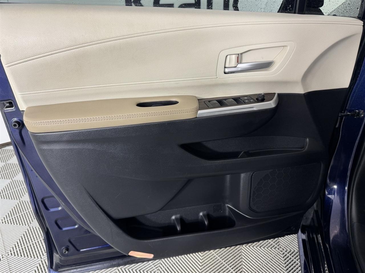 Toyota Sienna XLE 7-Passenger 2024