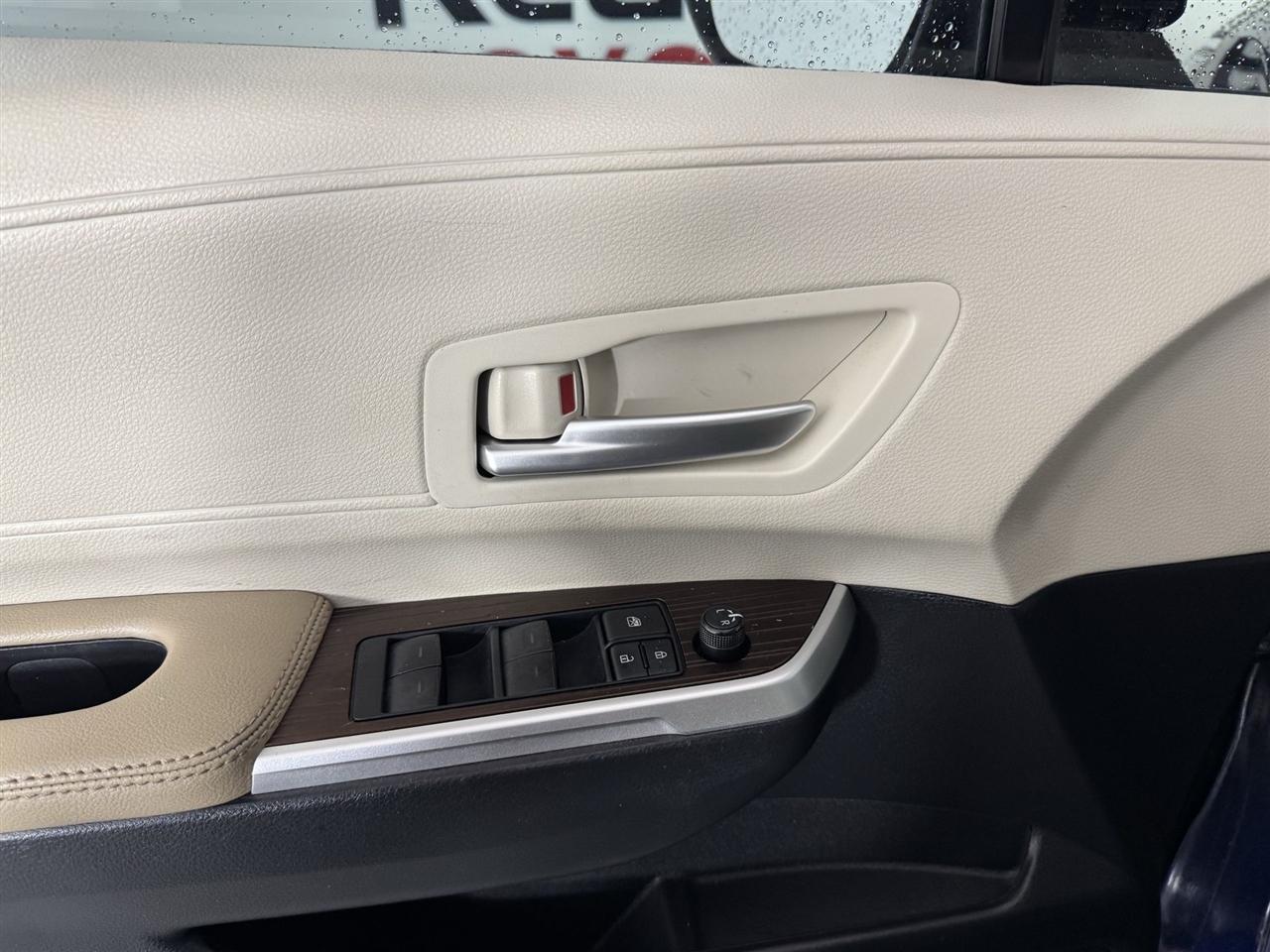 Toyota Sienna XLE 7-Passenger 2024