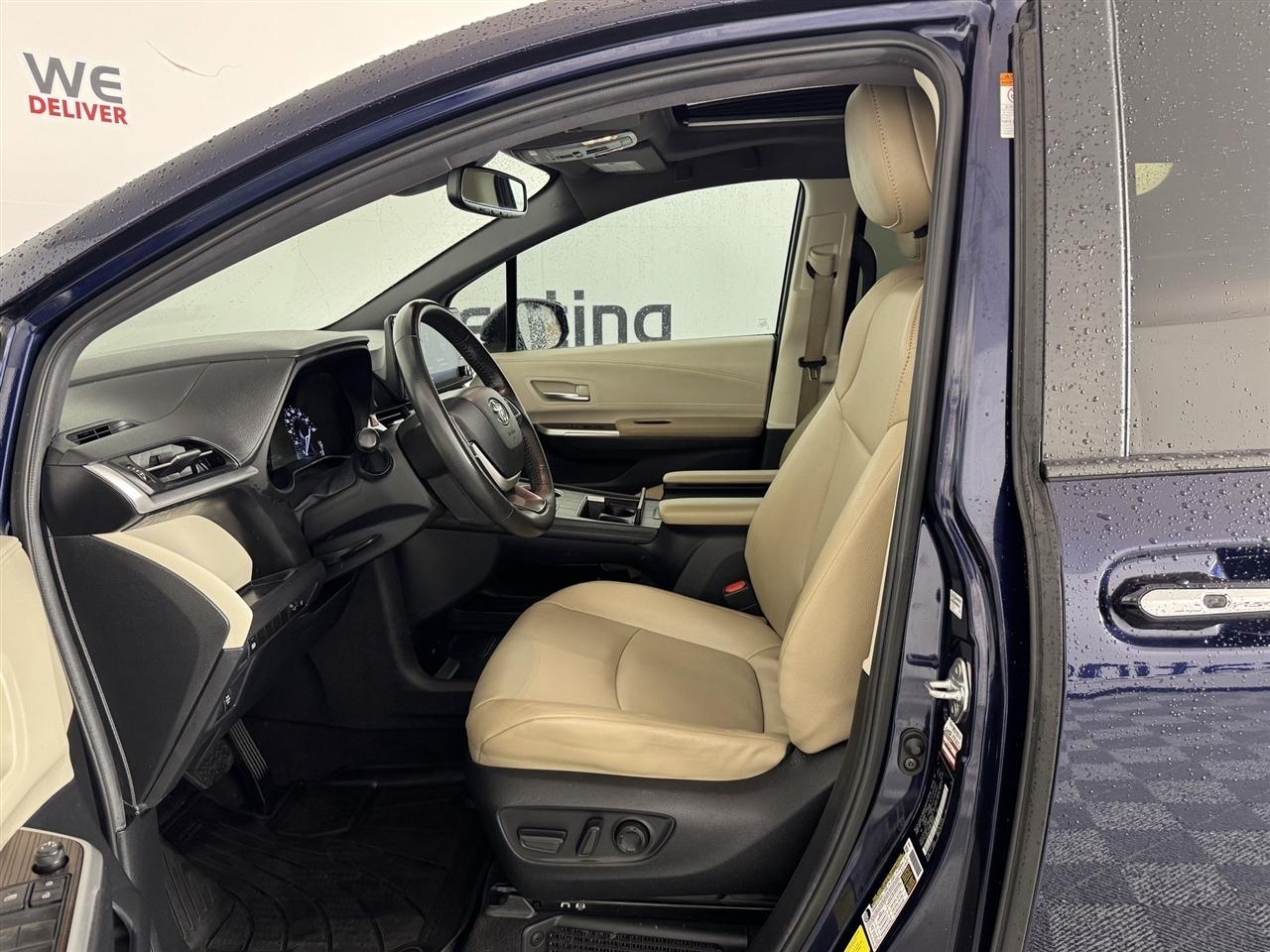 Toyota Sienna XLE 7-Passenger 2024