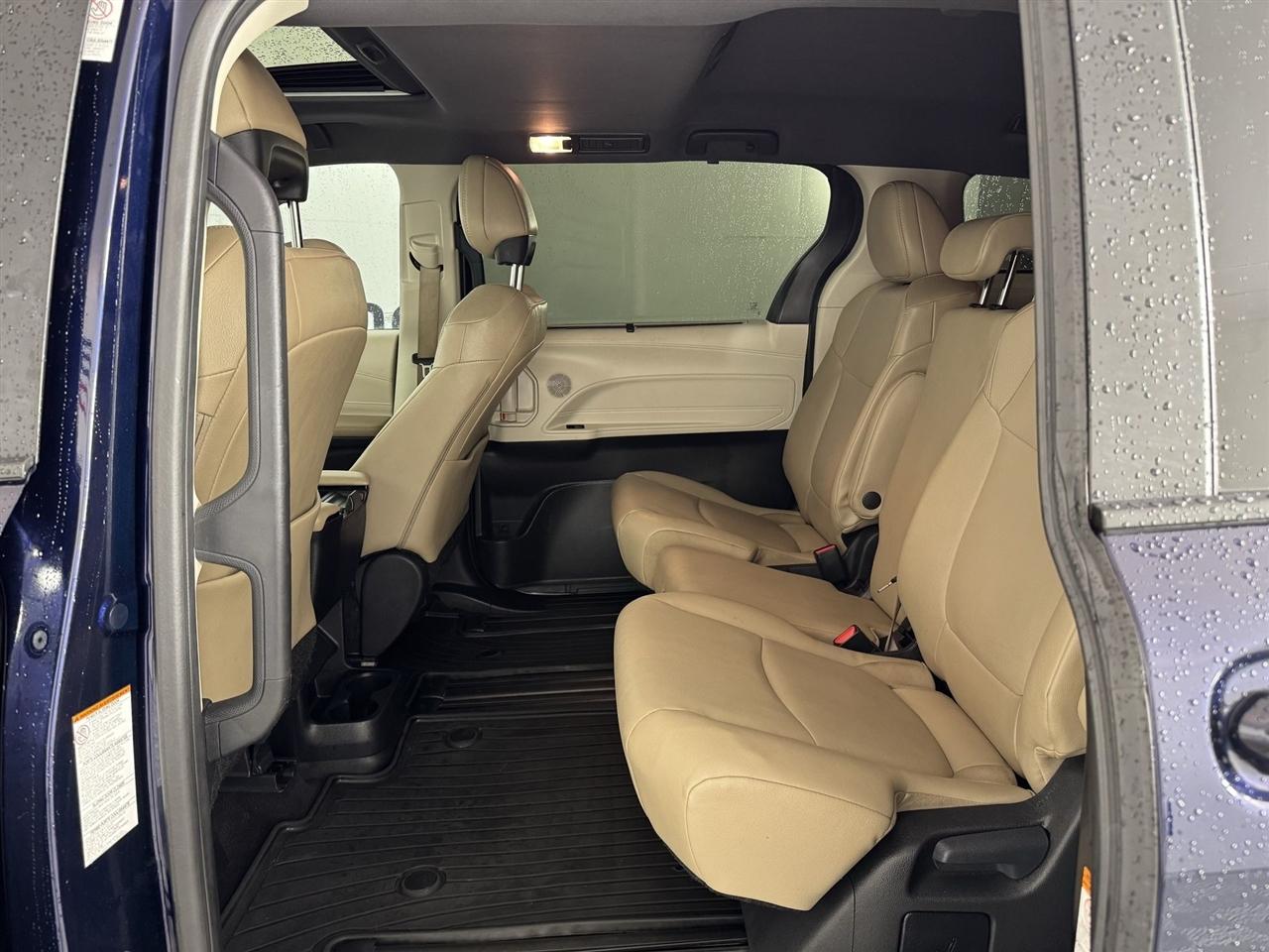 Toyota Sienna XLE 7-Passenger 2024