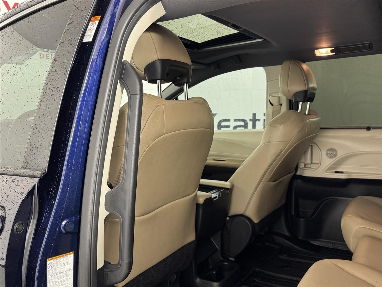 Toyota Sienna XLE 7-Passenger 2024