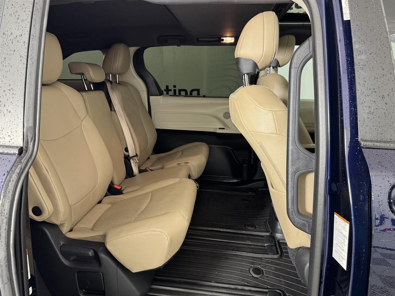 Toyota Sienna XLE 7-Passenger 2024