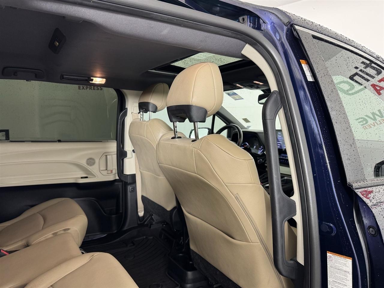 Toyota Sienna XLE 7-Passenger 2024