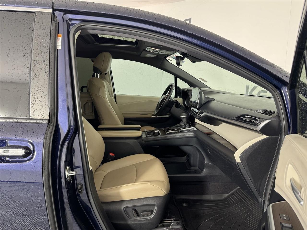 Toyota Sienna XLE 7-Passenger 2024