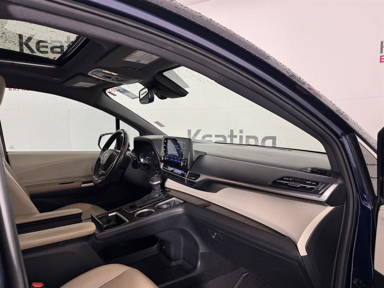 Toyota Sienna XLE 7-Passenger 2024