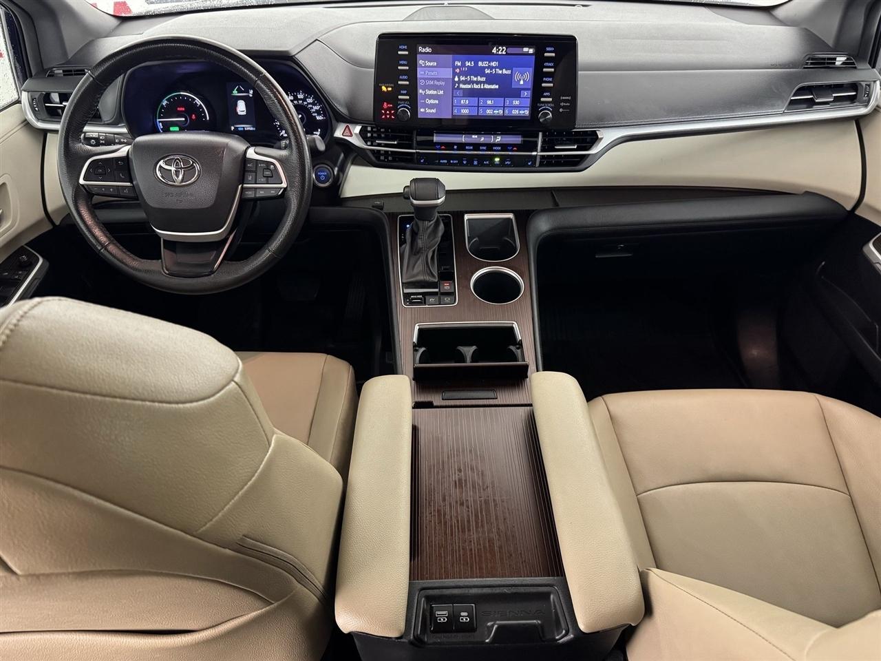 Toyota Sienna XLE 7-Passenger 2024