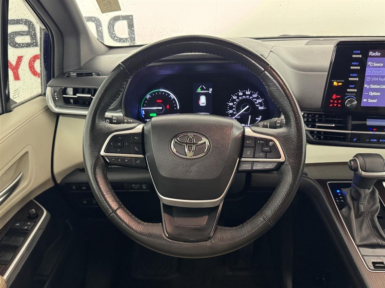 Toyota Sienna XLE 7-Passenger 2024