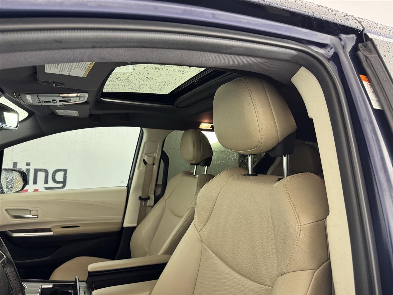 Toyota Sienna XLE 7-Passenger 2024