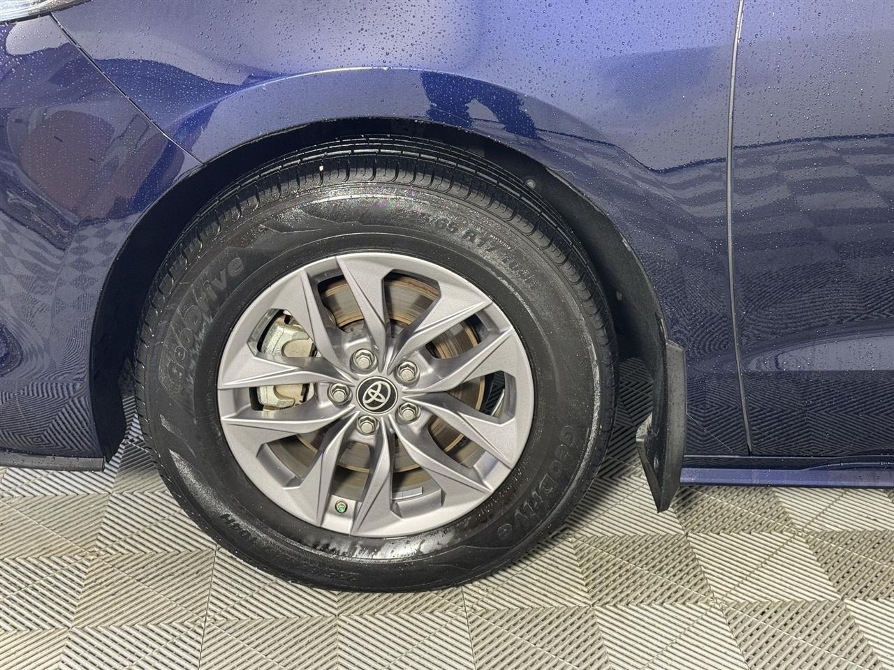 Toyota Sienna XLE 7-Passenger 2024