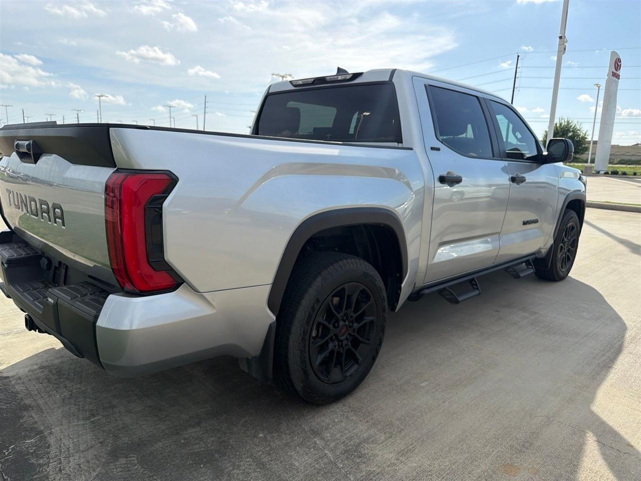 Toyota Tundra SR5 CrewMax 2WD 2025