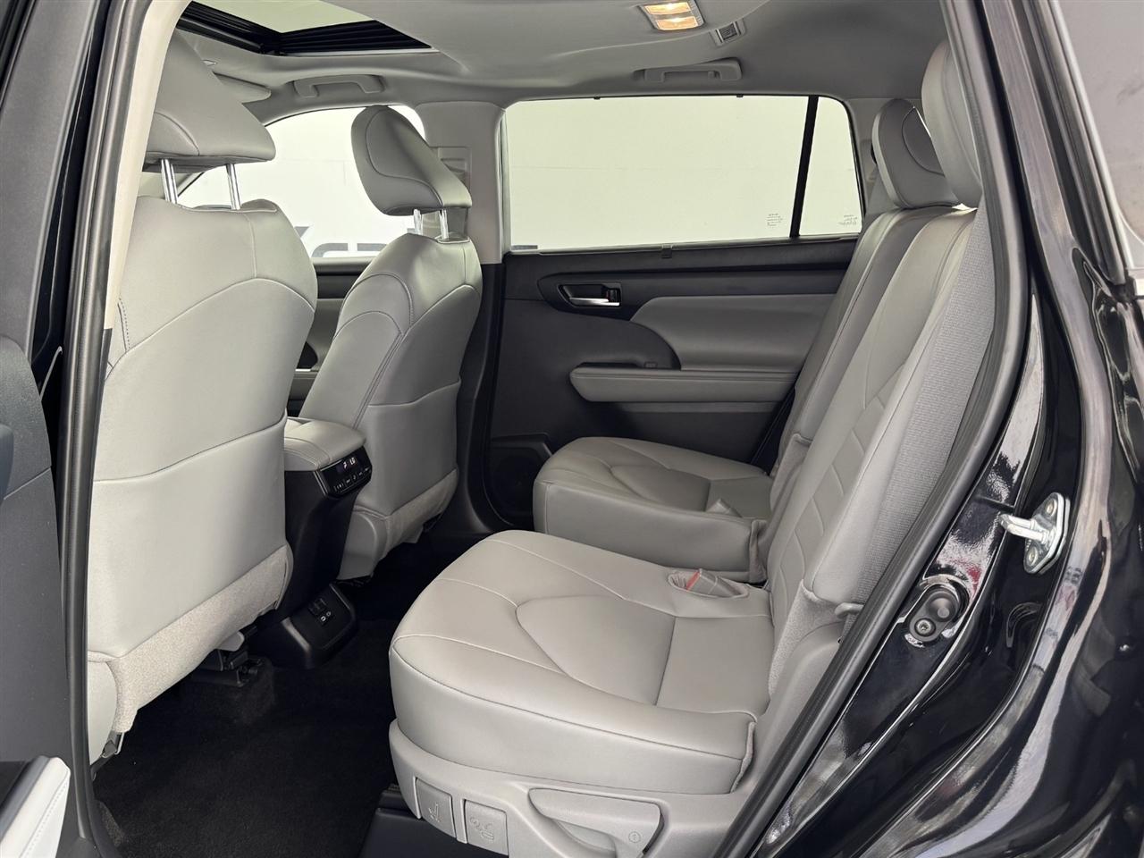 Toyota Highlander Limited AWD 2026