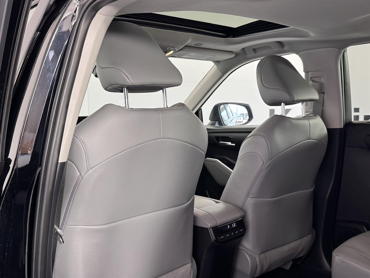 Toyota Highlander Limited AWD 2026