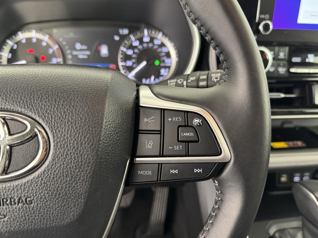Toyota Highlander Limited AWD 2026