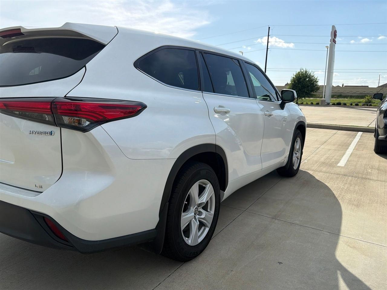 Toyota Highlander Hybrid LE AWD 2023