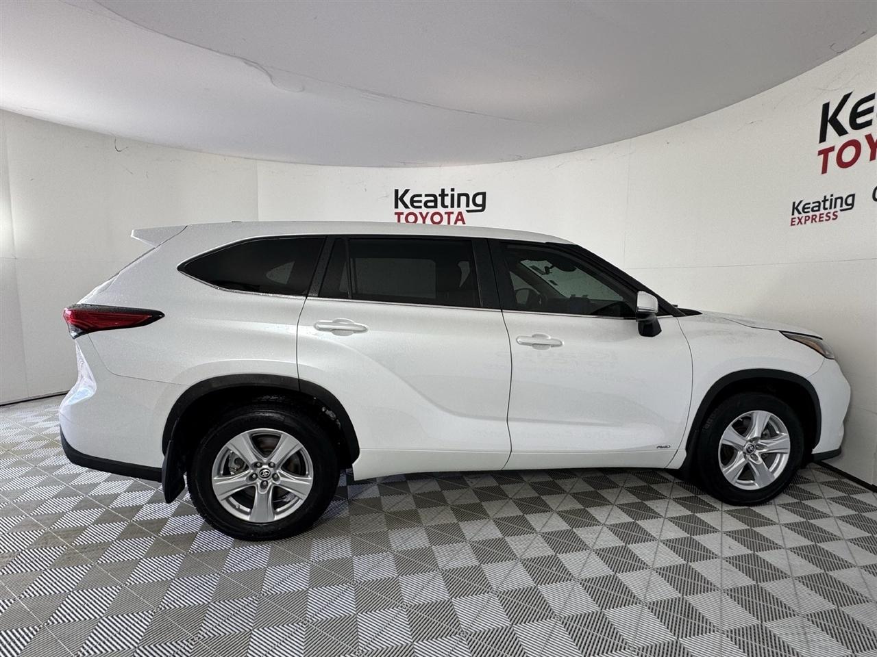Toyota Highlander Hybrid LE AWD 2023