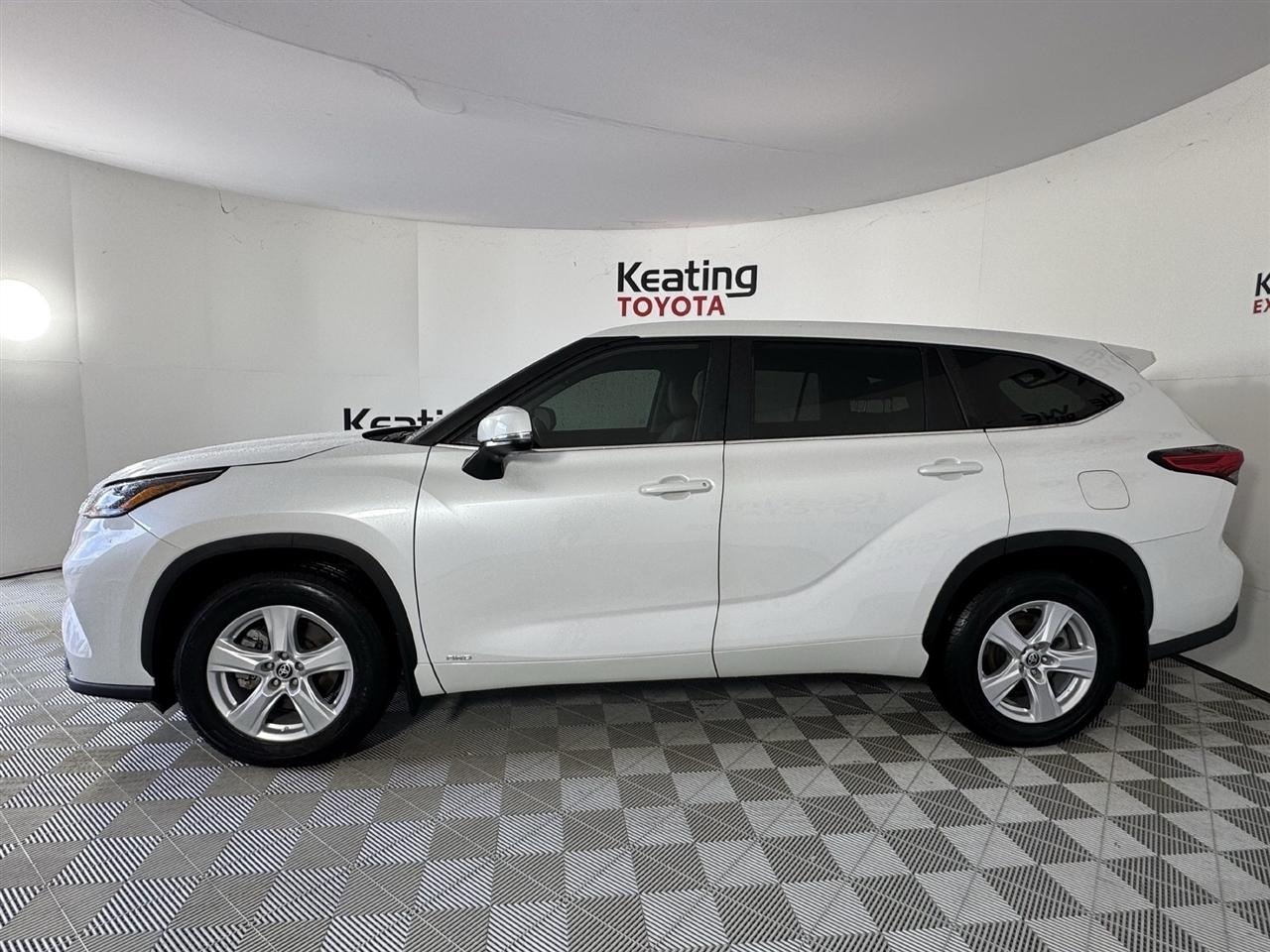 Toyota Highlander Hybrid LE AWD 2023