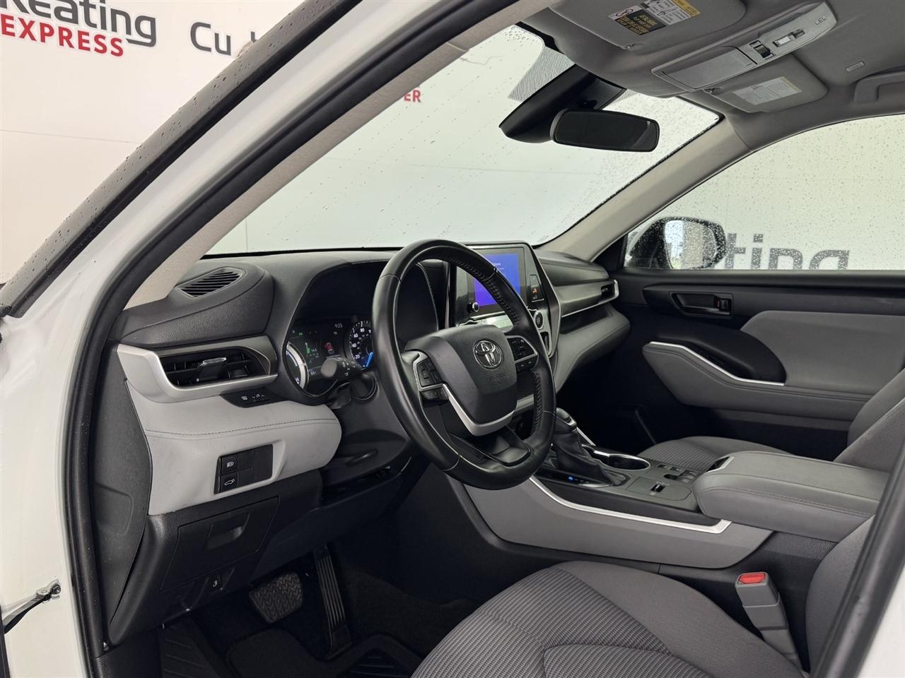 Toyota Highlander Hybrid LE AWD 2023
