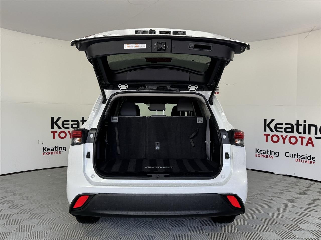 Toyota Highlander Hybrid LE AWD 2023