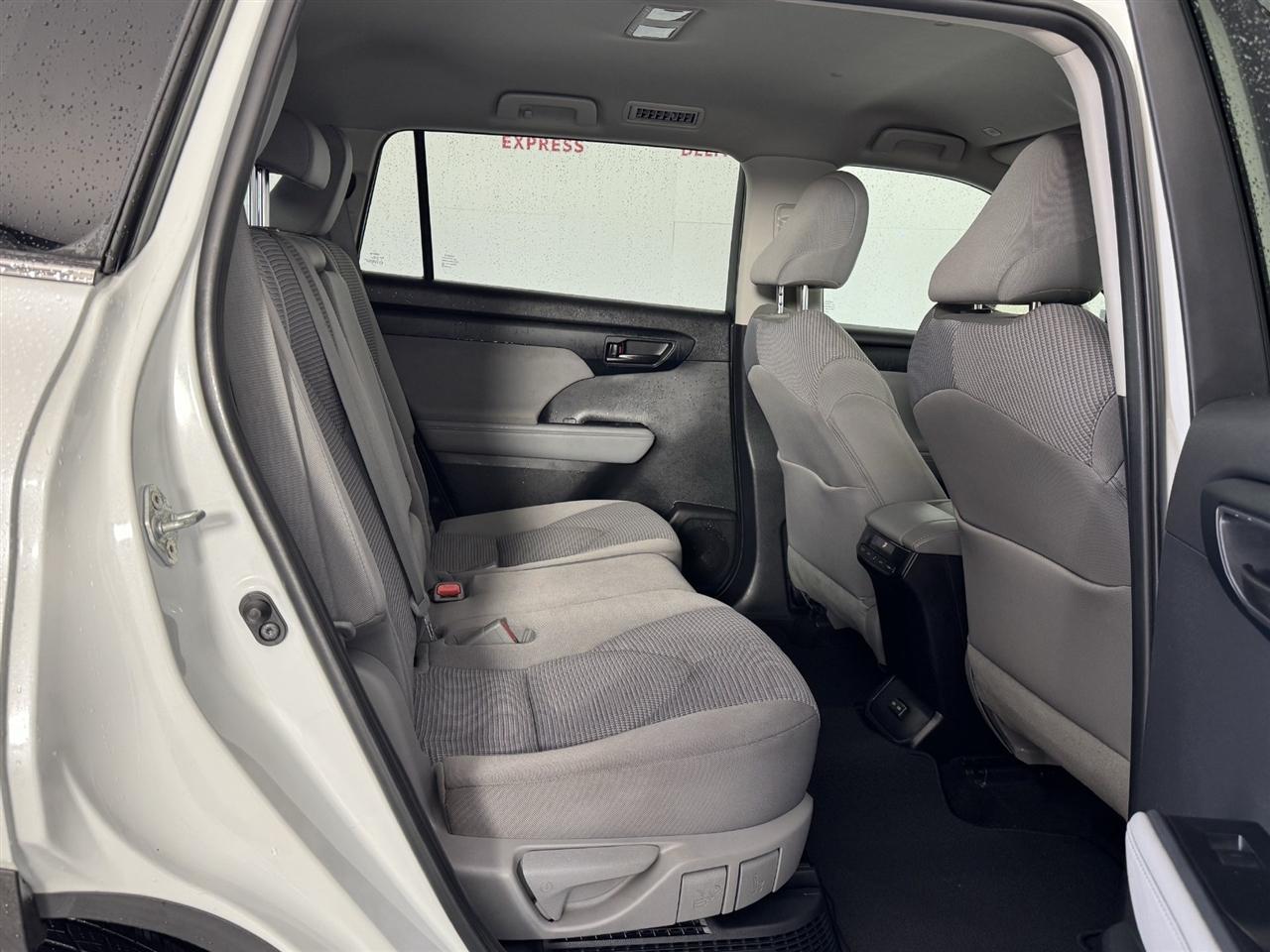 Toyota Highlander Hybrid LE AWD 2023