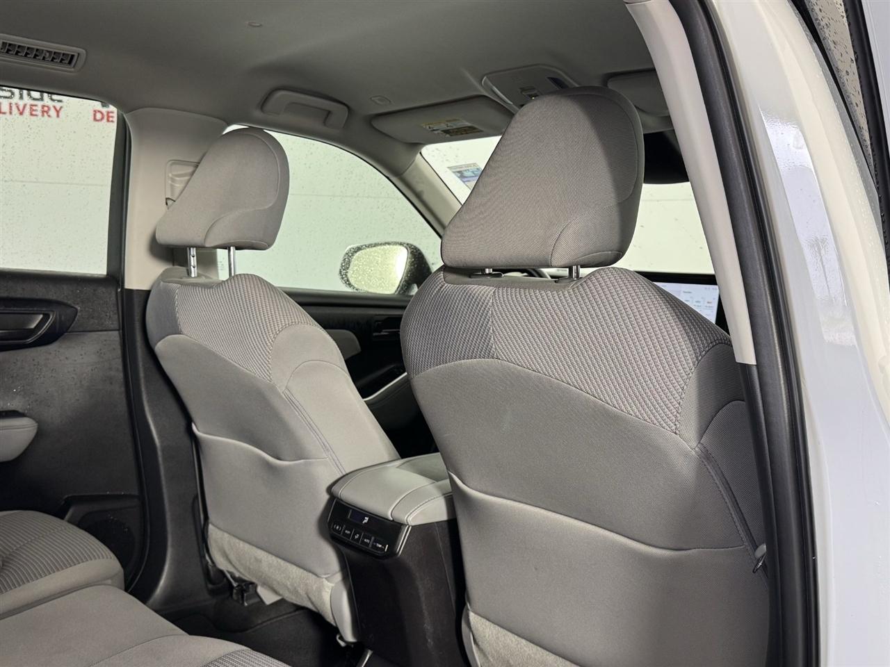 Toyota Highlander Hybrid LE AWD 2023