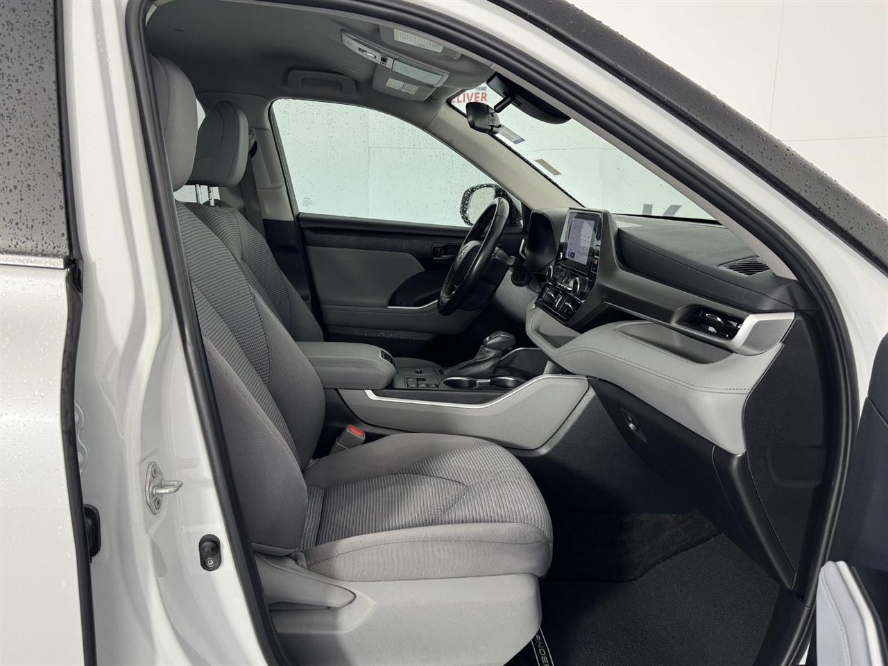 Toyota Highlander Hybrid LE AWD 2023