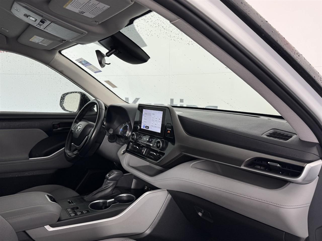 Toyota Highlander Hybrid LE AWD 2023