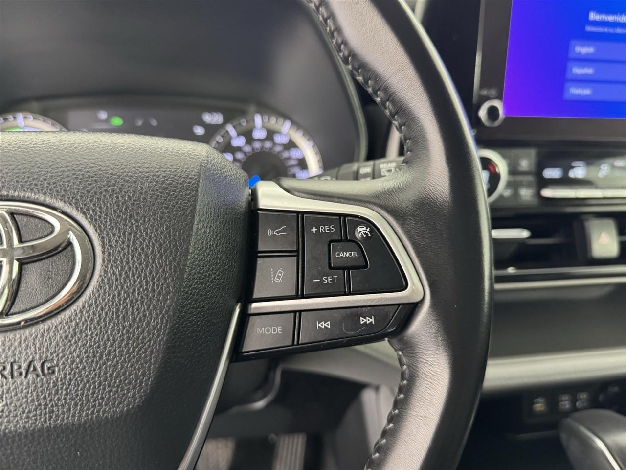 Toyota Highlander Hybrid LE AWD 2023