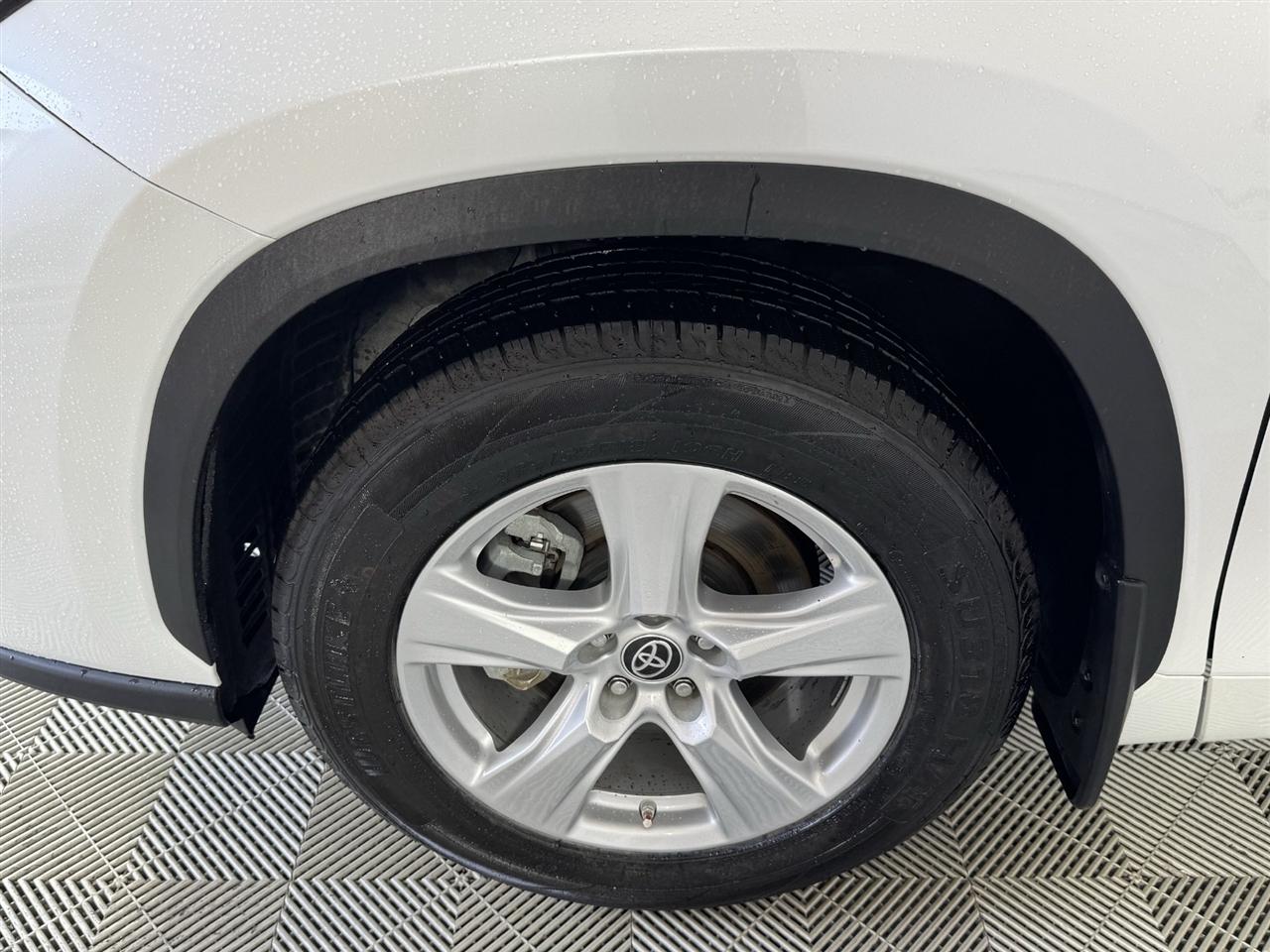 Toyota Highlander Hybrid LE AWD 2023