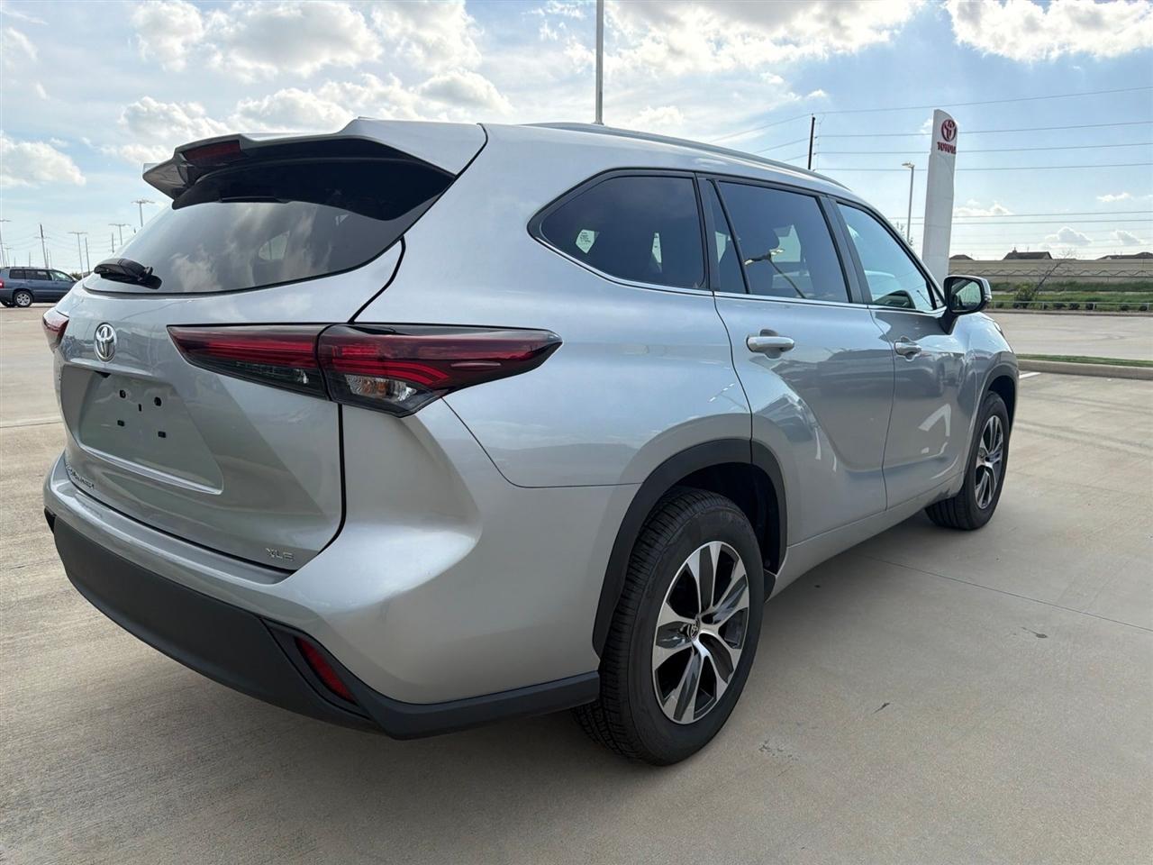 Toyota Highlander XLE 2025