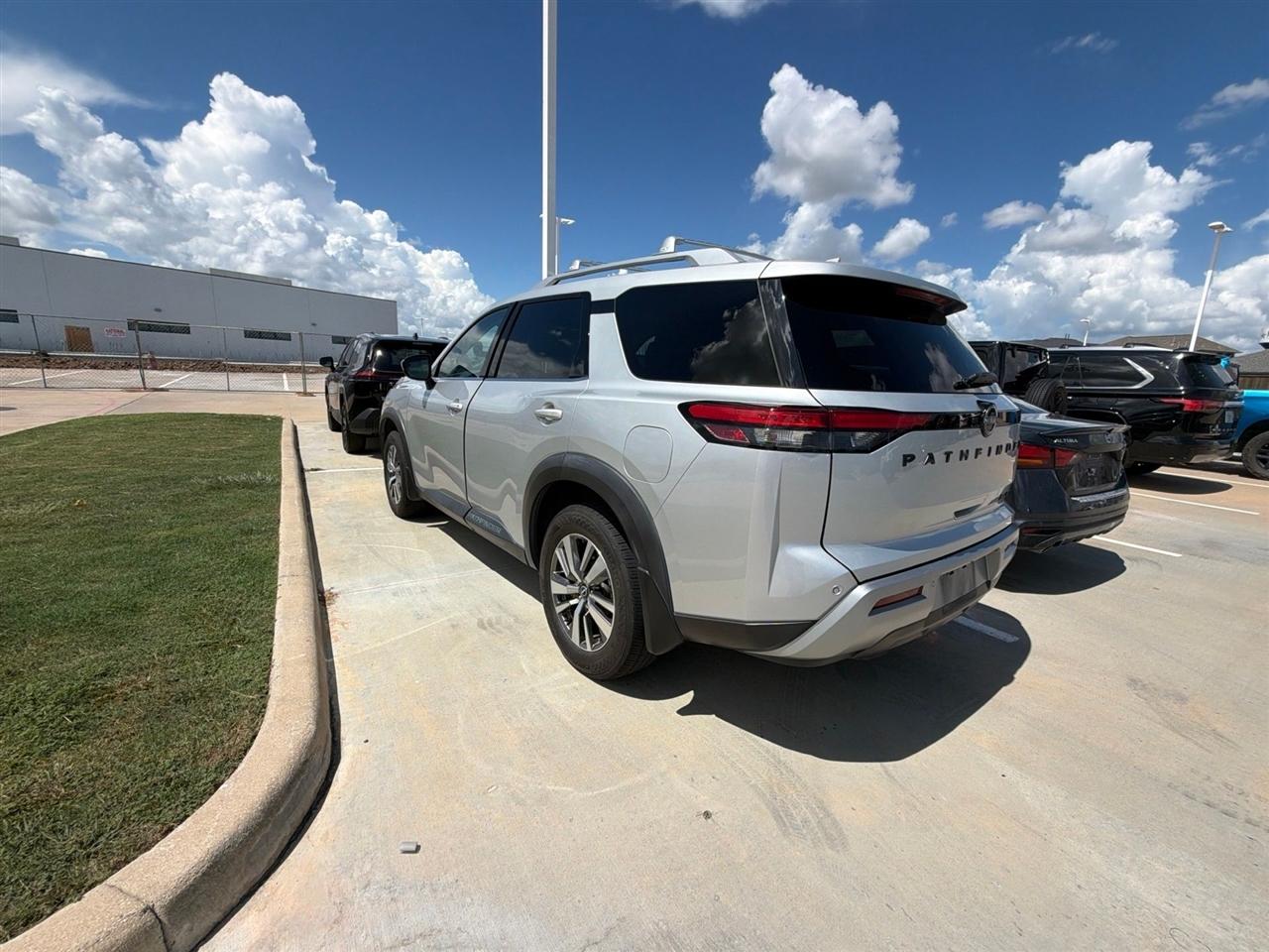 Nissan Pathfinder SL 4WD 2022