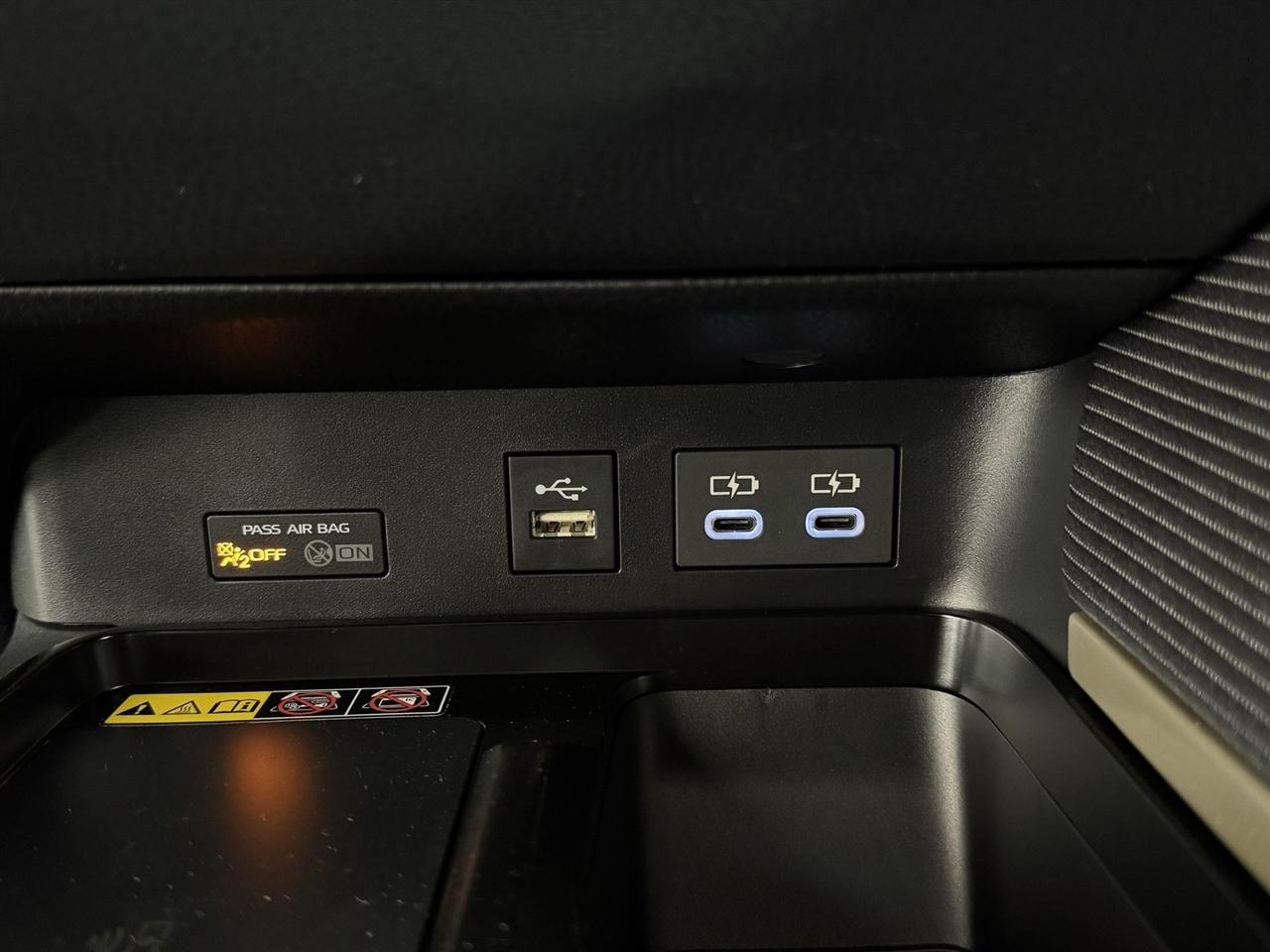 Toyota Camry Hybrid XLE 2026