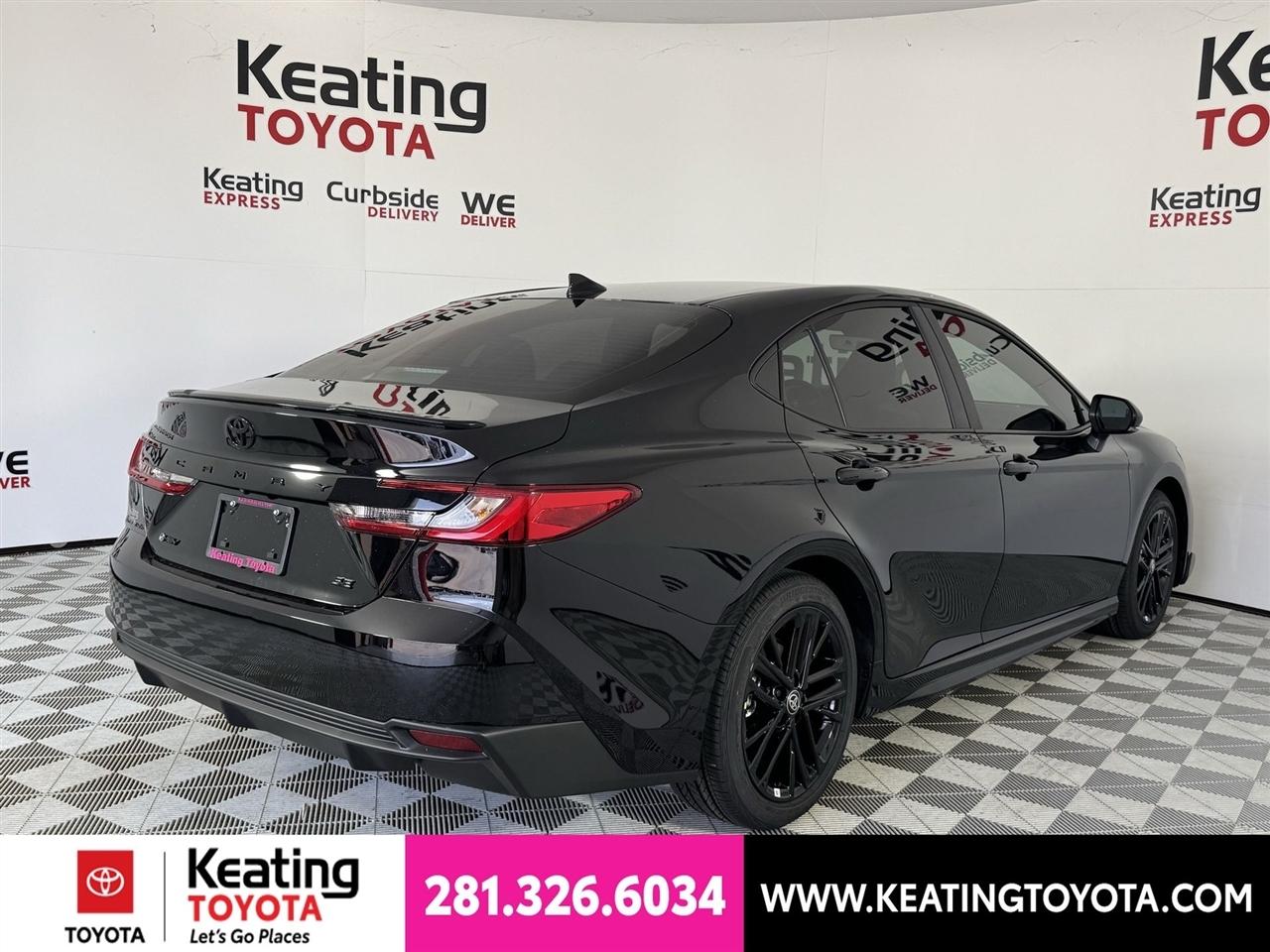 Toyota Camry Hybrid XLE 2026