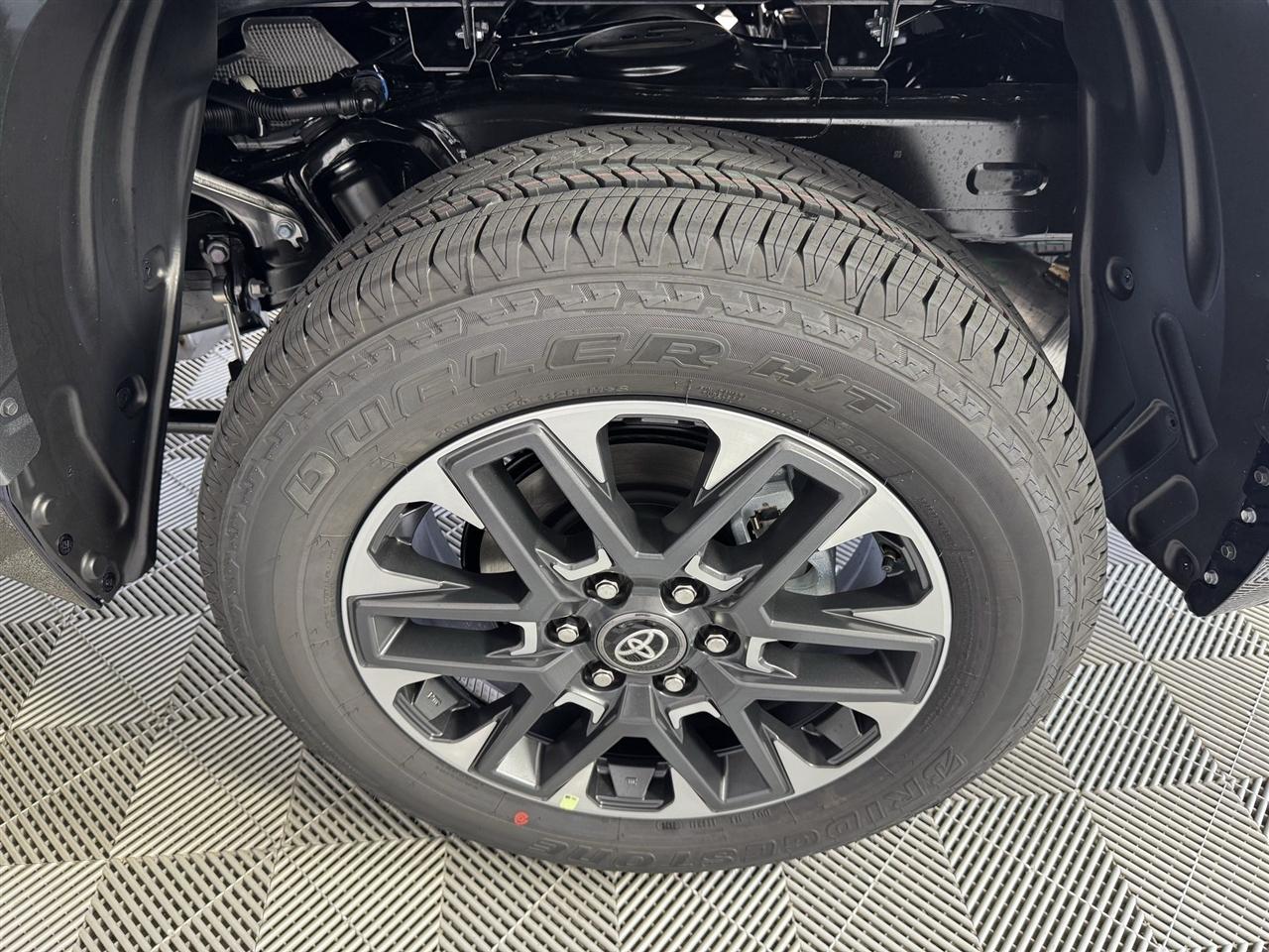 Toyota Tundra Limited CrewMax 4WD 2026
