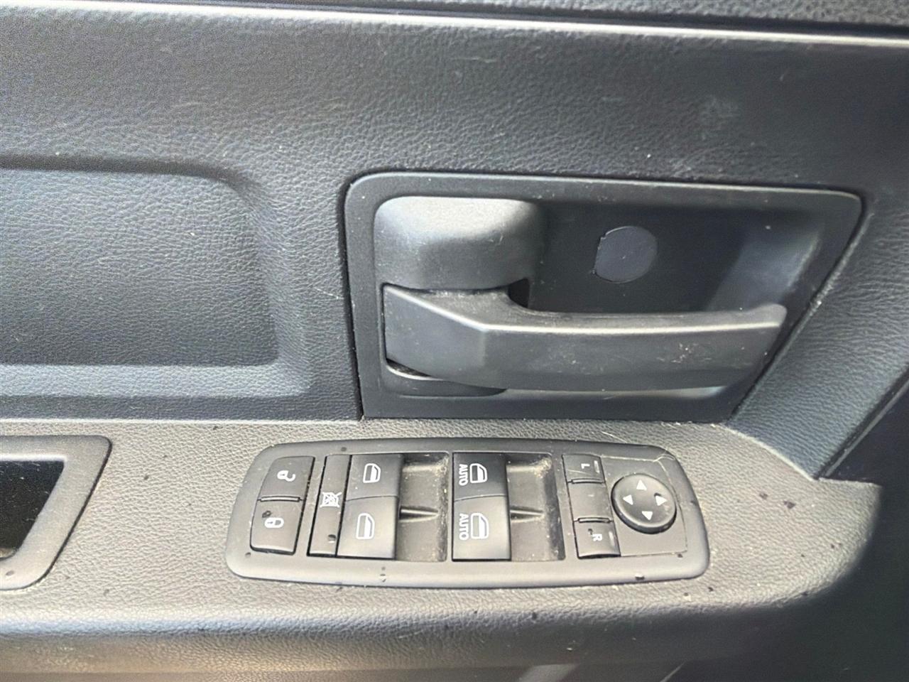 RAM 2500 Tradesman Crew Cab SWB 4WD 2015