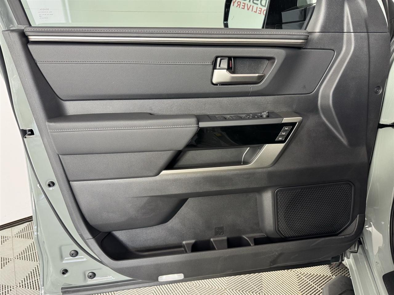 Toyota Tundra Limited CrewMax 4WD 2026
