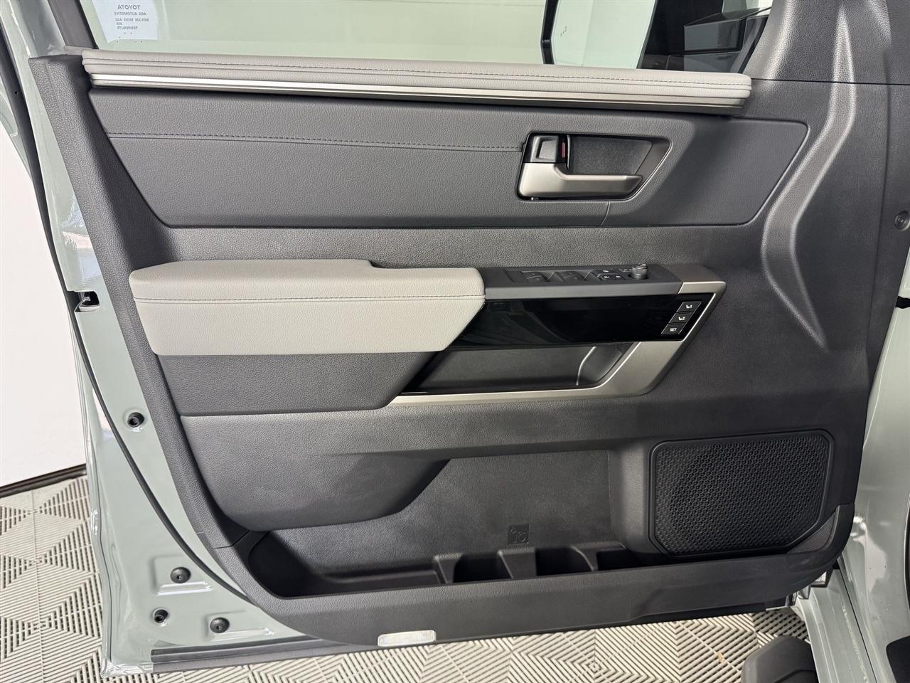 Toyota Tundra Limited CrewMax 4WD 2026