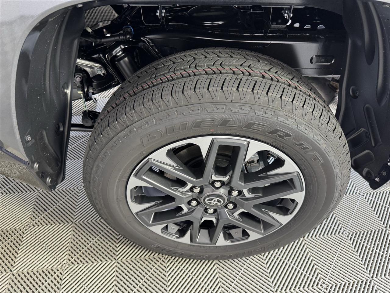 Toyota Tundra Limited CrewMax 4WD 2026