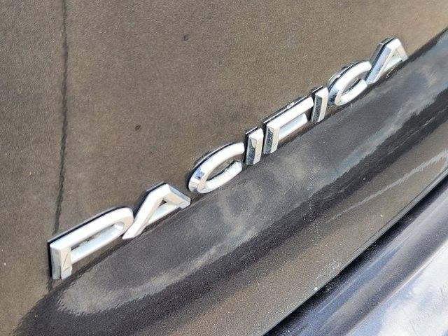 Chrysler Pacifica Touring L 2023